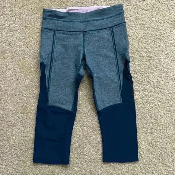 Lululemon Athletica Training Tough Cropped Capri Women’s Size 4 Blue Mesh Panel - Picture 1 of 16